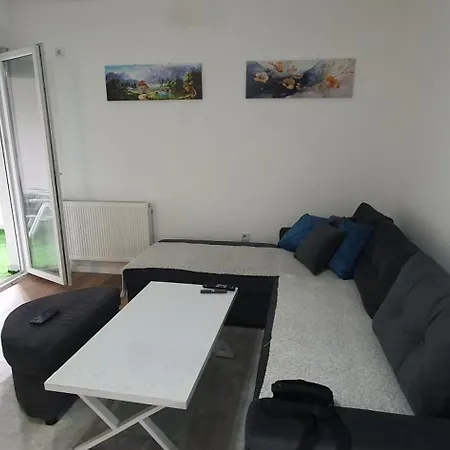 Apartman Apartment Tuzla * טוזלה